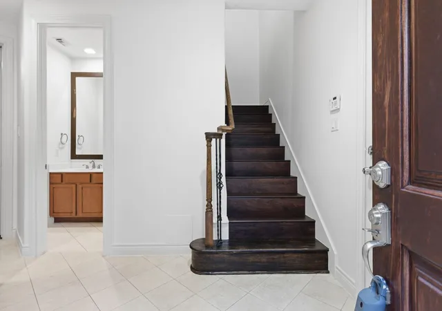 Photo 4 of Single family home for sale at 1303 Sherwood Point Ln, Houston, TX 77043 | MLS# 90547097 | Listing updated on 2026-09-13