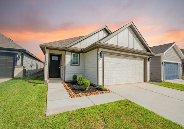 Single family home for sale at 2130 Creole Crk Ln, Houston, TX 77090 | MLS# 80651882
