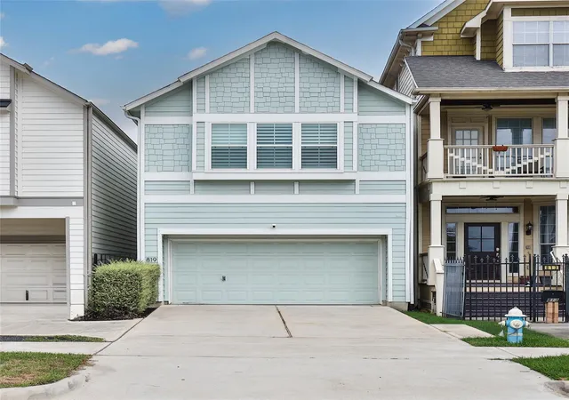 Photo 1 of Single family home for sale at 819 W 20th Street, Houston, TX 77008 | MLS# 91842247 | Listing updated on 2026-10-08