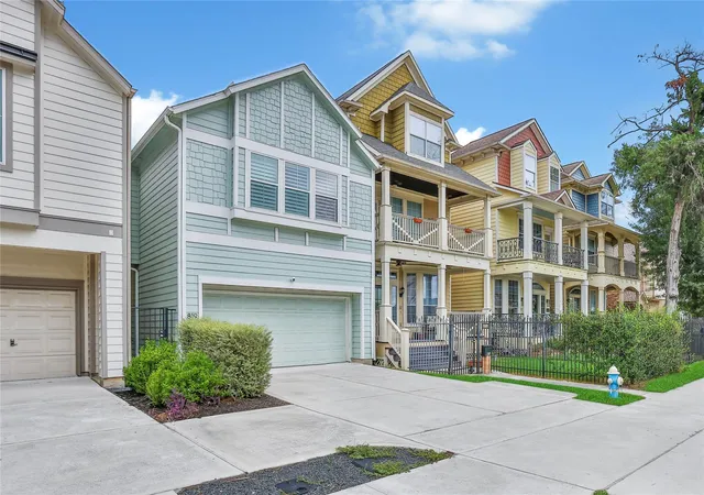 Photo 2 of Single family home for sale at 819 W 20th Street, Houston, TX 77008 | MLS# 91842247 | Listing updated on 2026-10-08
