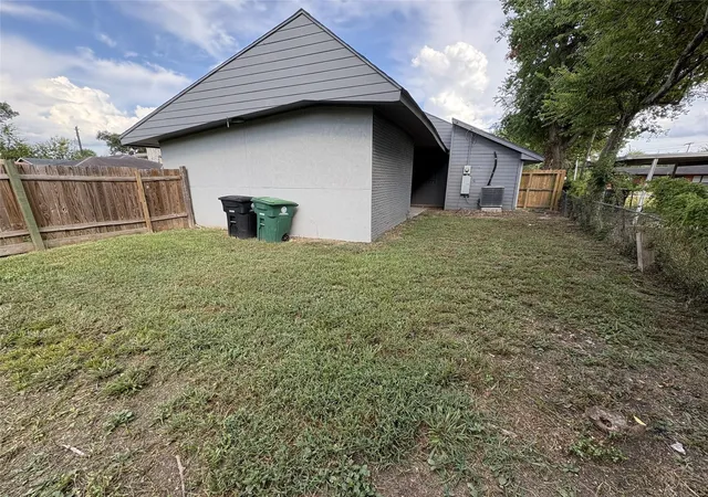 Photo 4 of Single family home for sale at 2626 Knotty Oaks Trl, Houston, TX 77045 | MLS# 18990324 | Listing updated on 2026-09-15