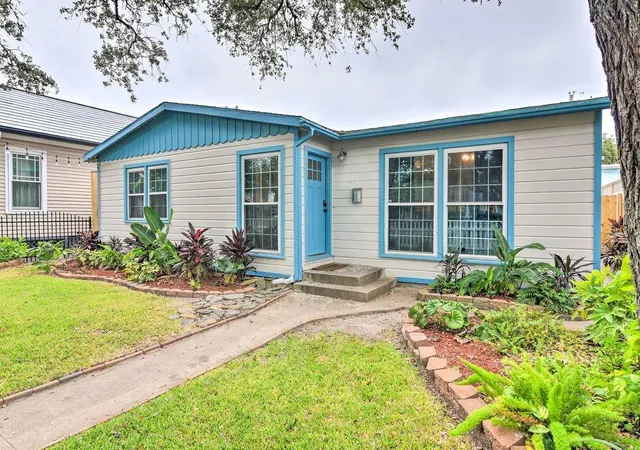 Photo 1 of Single family home for sale at 3917 Ave P 1/2, Galveston, TX 77550 | MLS# 8918266 | Listing updated on 2026-09-11