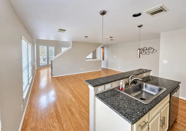 Townhouse for sale at 1271 W 17th Street, Houston, TX 77008 | MLS# 55412139
