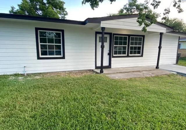 Photo 1 of Single family home for sale at 5258 Burma Rd, Houston, TX 77033 | MLS# 24556275 | Listing updated on 2026-09-07