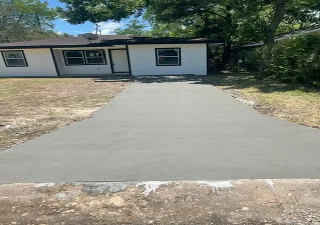 Photo 2 of Single family home for sale at 5258 Burma Rd, Houston, TX 77033 | MLS# 24556275 | Listing updated on 2026-09-07