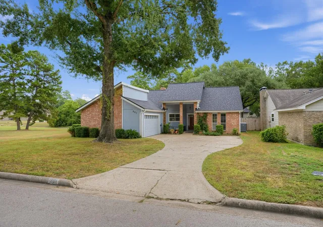 Photo 1 of Single family home for sale at 201 Prince Of Wales St, Conroe, TX 77304 | MLS# 32450800 | Listing updated on 2026-09-04