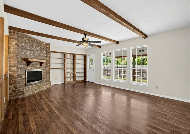 Photo 3 of Single family home for sale at 201 Prince Of Wales St, Conroe, TX 77304 | MLS# 32450800 | Listing updated on 2026-09-04