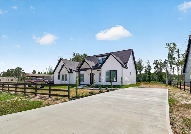 Photo 3 of Sale Pending at 170 County Rd 37301, Splendora, TX 77372 | MLS# 77623105 | Listing updated on 2026-10-01