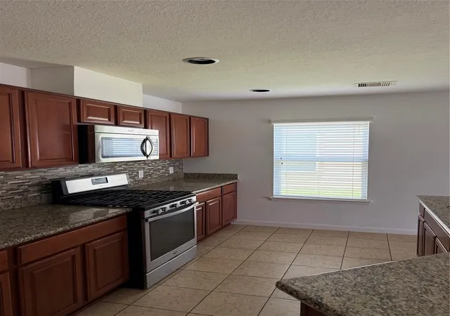 Photo 3 of Single family home for sale at 2542 Skyview Point Dr, Houston, TX 77047 | MLS# 30608129 | Listing updated on 2026-09-20
