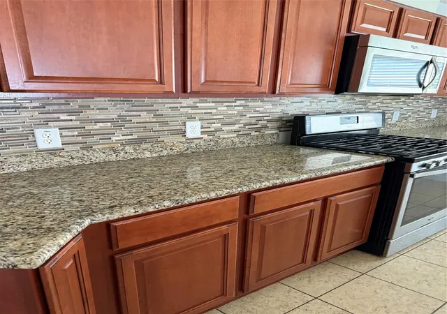 Photo 3 of Single family home for sale at 2542 Skyview Point Dr, Houston, TX 77047 | MLS# 30608129 | Listing updated on 2026-09-20