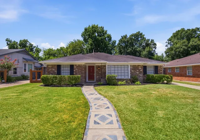 Photo 1 of Single family home for sale at 3731 Latma Dr, Houston, TX 77025 | MLS# 44362893 | Listing updated on 2026-09-15