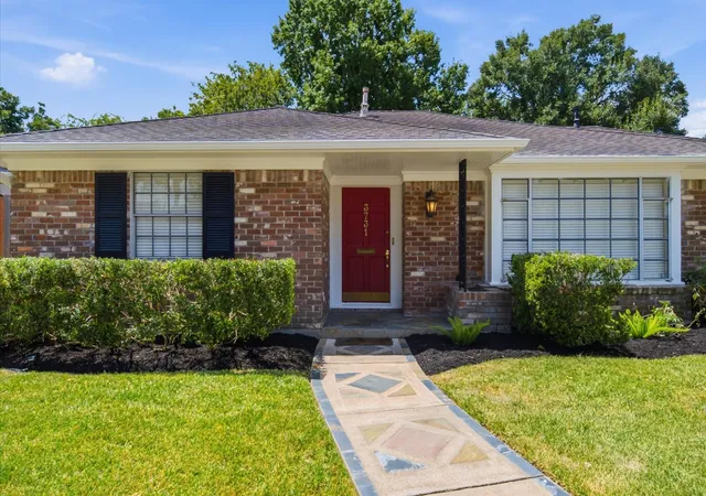 Photo 3 of Single family home for sale at 3731 Latma Dr, Houston, TX 77025 | MLS# 44362893 | Listing updated on 2026-09-15