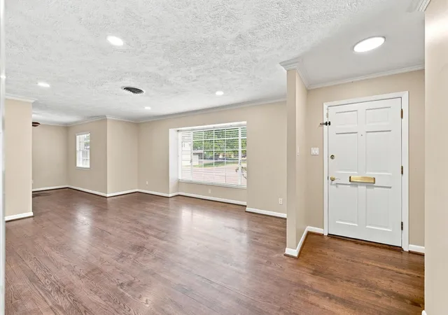 Photo 3 of Single family home for sale at 3731 Latma Dr, Houston, TX 77025 | MLS# 44362893 | Listing updated on 2026-09-15