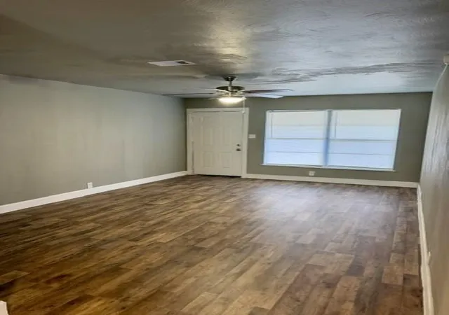 Photo 2 of Single family home for sale at 6111 Doulton Dr, Houston, TX 77033 | MLS# 40006196 | Listing updated on 2026-09-08