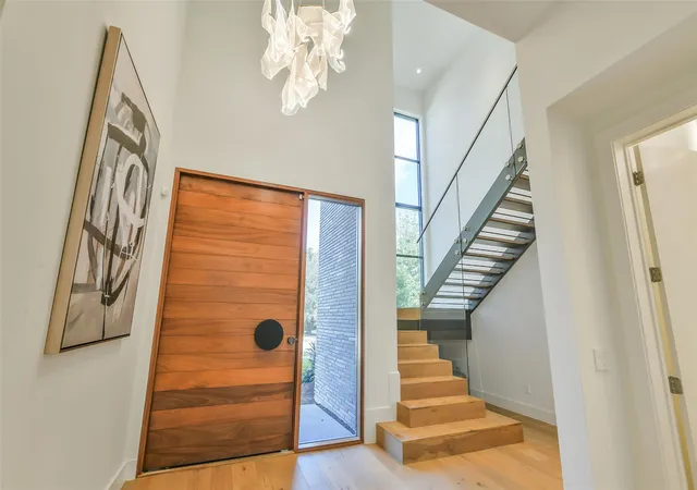 Photo 2 of Single family home for sale at 3003 Virginia St, Houston, TX 77098 | MLS# 63749532 | Listing updated on 2026-09-23