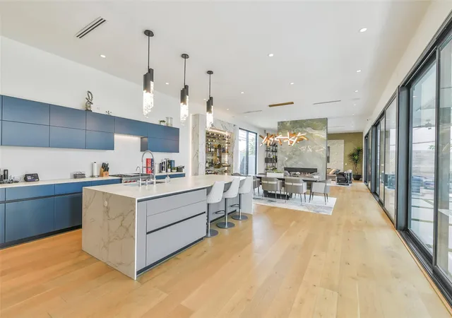 Photo 3 of Single family home for sale at 3003 Virginia St, Houston, TX 77098 | MLS# 63749532 | Listing updated on 2026-09-23