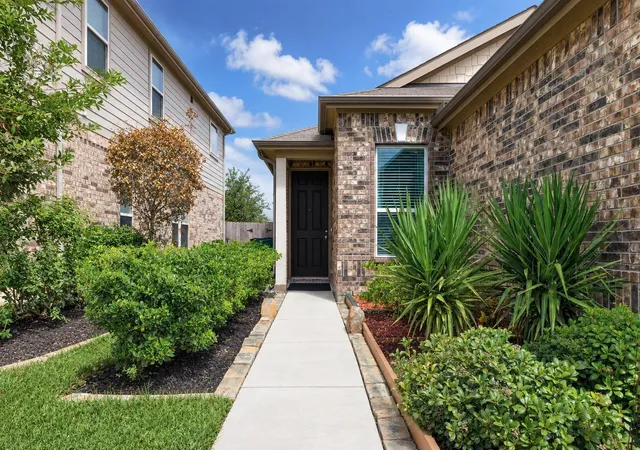 Photo 3 of Single family home for sale at 25226 Squire Knoll St, Katy, TX 77493 | MLS# 46738478 | Listing updated on 2026-10-06