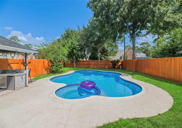 Photo 2 of Single family home for sale at 6622 Ampton Dr, Spring, TX 77379 | MLS# 44045012 | Listing updated on 2026-09-22