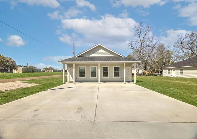 Photo 2 of Multi family home for sale at 609 Canal St, Anahuac, TX 77514 | MLS# 8338605 | Listing updated on 2026-09-23
