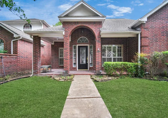 Photo 1 of Single family home for sale at 4727 Cashel Castle Dr, Houston, TX 77069 | MLS# 91774762 | Listing updated on 2026-09-11
