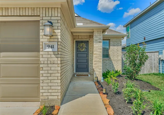 Photo 3 of Single family home for sale at 941 Oak Mist Ln, Magnolia, TX 77354 | MLS# 28756926 | Listing updated on 2026-10-06