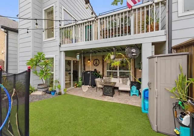 Townhouse for sale at 735 Worthshire St, Houston, TX 77008 | MLS# 67742082