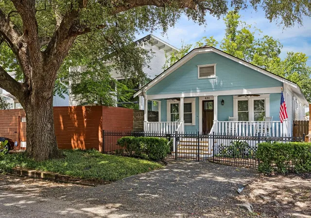 Photo 2 of Single family home for sale at 431 W 27th Street, Houston, TX 77008 | MLS# 41430460 | Listing updated on 2026-09-13