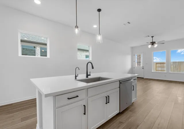Photo 4 of Single family home for sale at 30922 Newcomb Landing Ln, Waller, TX 77484 | MLS# 24823634 | Listing updated on 2026-09-23