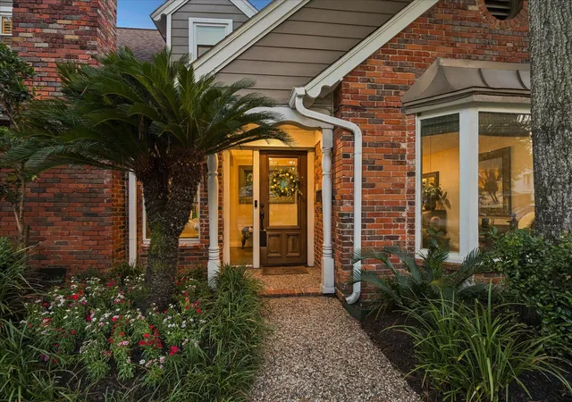 Photo 2 of Single family home for sale at 13723 Taylorcrest Rd, Houston, TX 77079 | MLS# 40025301 | Listing updated on 2026-09-19