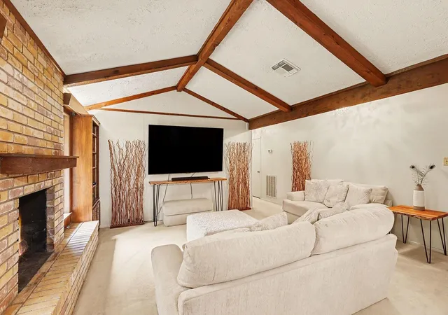 Photo 4 of Single family home for sale at 631 Bayview Dr, El Lago, TX 77586 | MLS# 36711807 | Listing updated on 2026-09-13