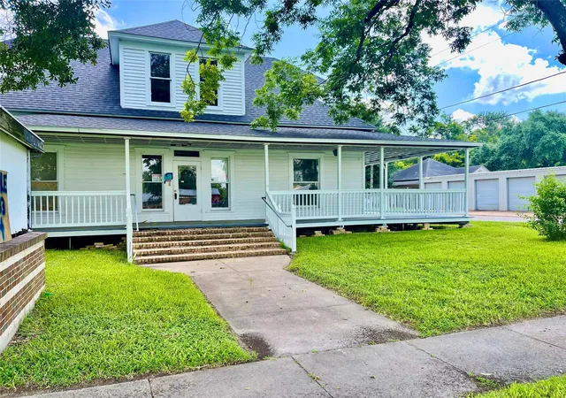 Photo 2 of Single family home for sale at 200 W Post Office St, Eagle Lake, TX 77434 | MLS# 56145540 | Listing updated on 2026-09-02