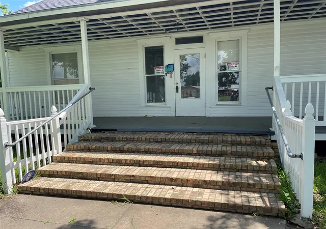 Photo 4 of Single family home for sale at 200 W Post Office St, Eagle Lake, TX 77434 | MLS# 56145540 | Listing updated on 2026-09-02