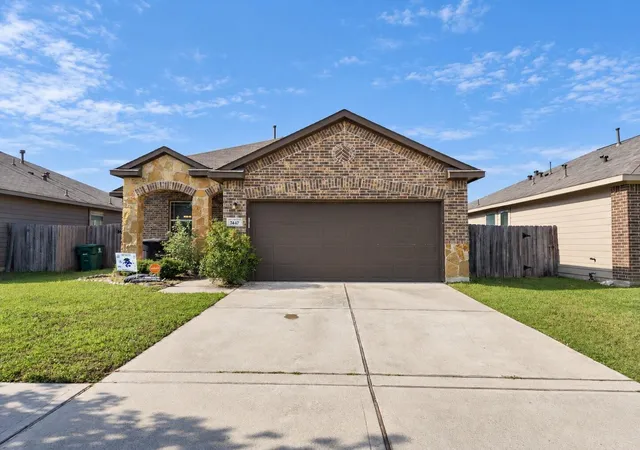 Photo 3 of Single family home for sale at 7447 Wheatley Gdns Dr, Houston, TX 77016 | MLS# 48126397 | Listing updated on 2026-09-05