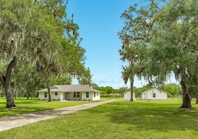 Photo 2 of Sale Pending at 16508 County Rd 729, Brazoria, TX 77422 | MLS# 79859914 | Listing updated on 2026-09-19