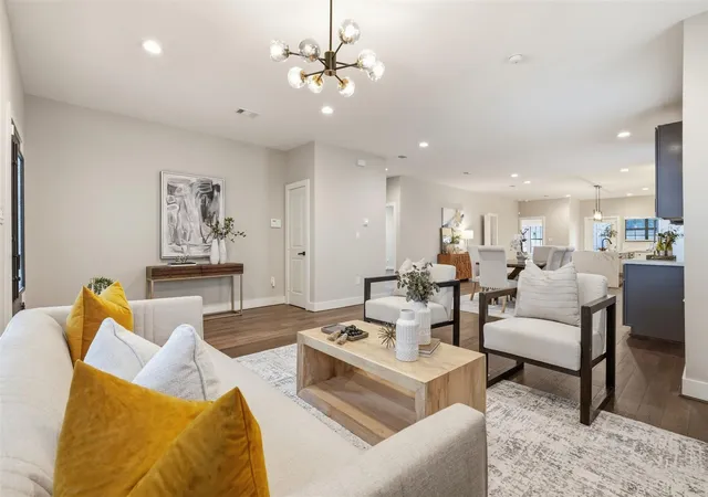 Photo 2 of Single family home for sale at 2109 Sul Ross St, Houston, TX 77098 | MLS# 33084460 | Listing updated on 2026-09-13