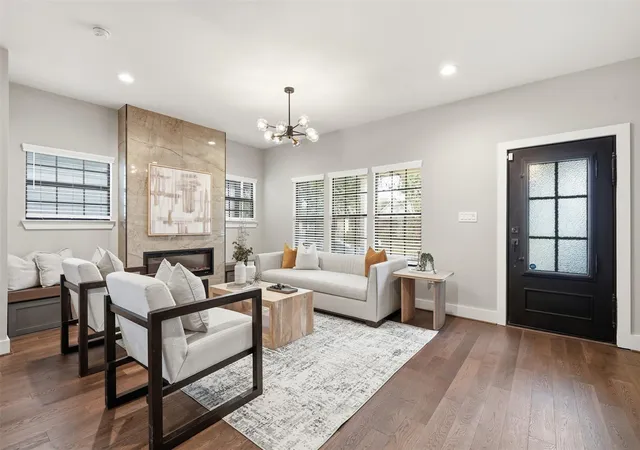 Photo 4 of Single family home for sale at 2109 Sul Ross St, Houston, TX 77098 | MLS# 33084460 | Listing updated on 2026-09-13