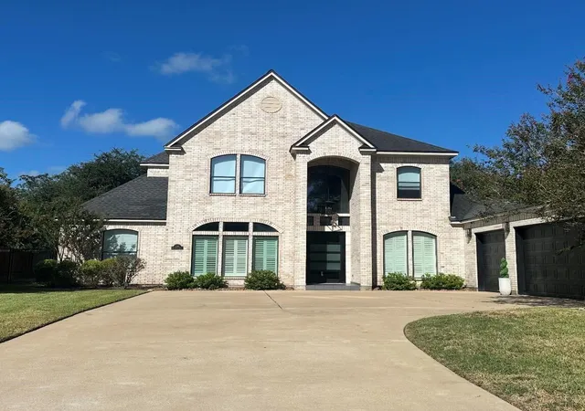 Photo 1 of Single family home for sale at 109 Northwood Dr, Lake Jackson, TX 77566 | MLS# 24927704 | Listing updated on 2026-10-02