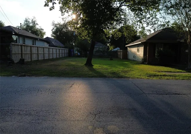 Photo 3 of Land for sale at 2109 Sam Wilson St, Houston, TX 77020 | MLS# 15151513 | Listing updated on 2026-08-31