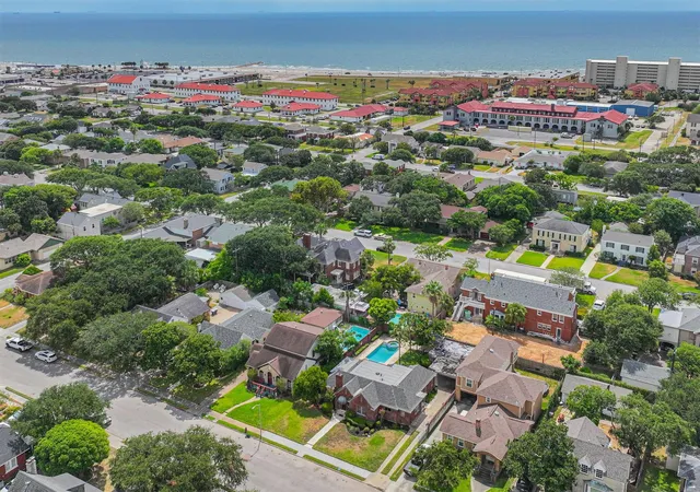 Photo 3 of Single family home for sale at 5023 Woodrow Ave, Galveston, TX 77551 | MLS# 33692711 | Listing updated on 2026-09-04