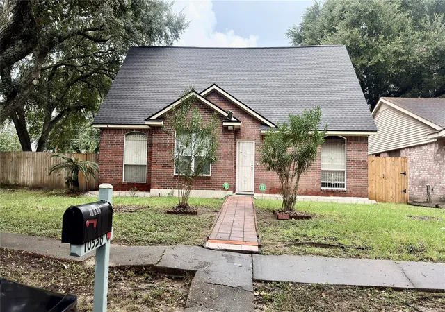 Photo 3 of Single family home for sale at 10538 Huntington View Dr, Houston, TX 77099 | MLS# 41175613 | Listing updated on 2026-09-10