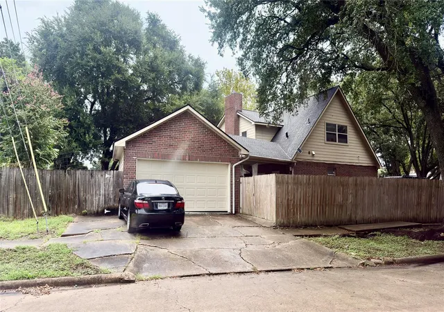 Photo 4 of Single family home for sale at 10538 Huntington View Dr, Houston, TX 77099 | MLS# 41175613 | Listing updated on 2026-09-10