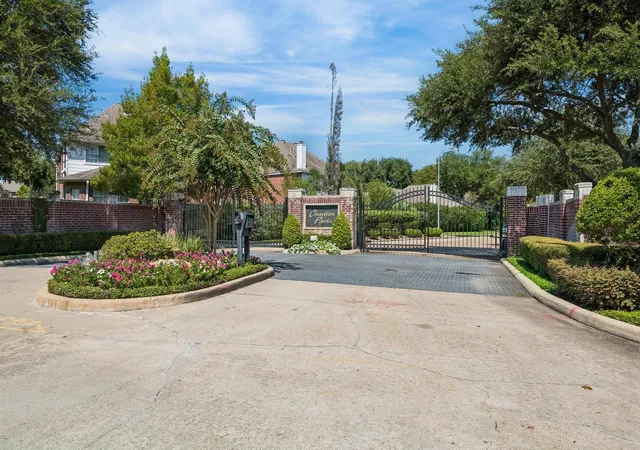 Single family home for sale at 13910 Charlton Way Dr, Houston, TX 77077 | MLS# 20733988