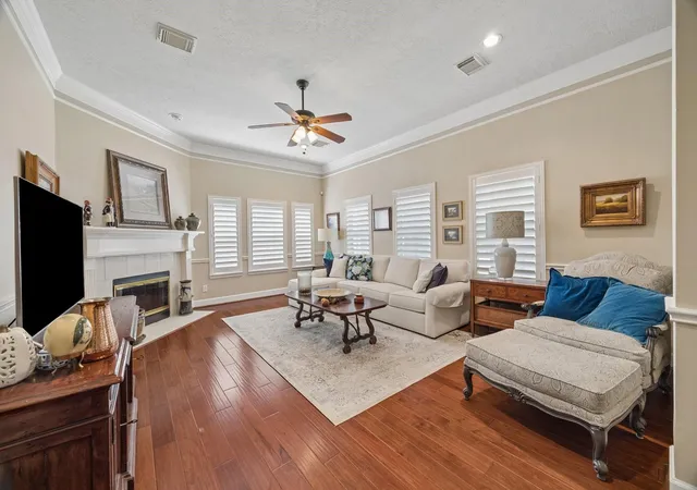 Photo 3 of Single family home for sale at 13910 Charlton Way Dr, Houston, TX 77077 | MLS# 20733988 | Listing updated on 2026-09-24