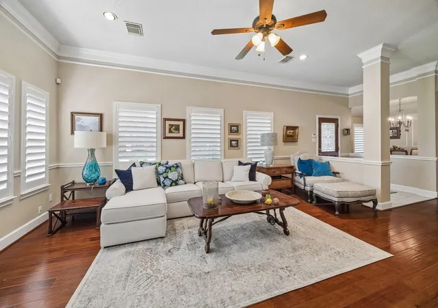 Photo 4 of Single family home for sale at 13910 Charlton Way Dr, Houston, TX 77077 | MLS# 20733988 | Listing updated on 2026-09-24