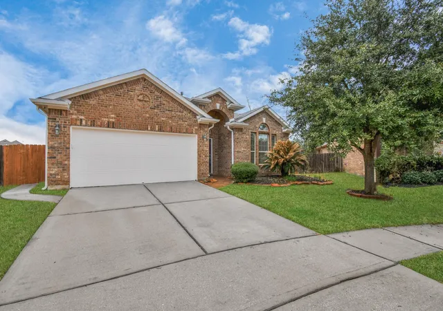Photo 2 of Single family home for sale at 25827 Rustica Dr, Tomball, TX 77375 | MLS# 72971291 | Listing updated on 2026-10-02