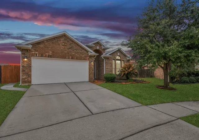 Photo 3 of Single family home for sale at 25827 Rustica Dr, Tomball, TX 77375 | MLS# 72971291 | Listing updated on 2026-10-02