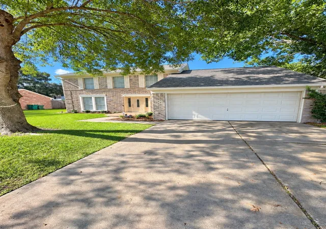 Photo 1 of Single family home for sale at 2322 Colleen Dr, Pearland, TX 77581 | MLS# 4861391 | Listing updated on 2026-09-12