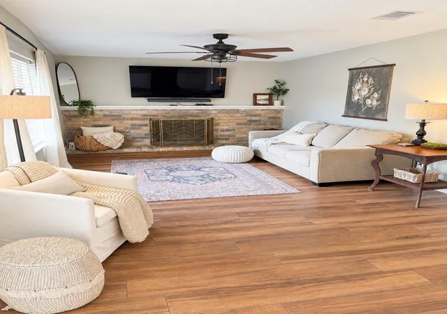 Photo 4 of Single family home for sale at 2322 Colleen Dr, Pearland, TX 77581 | MLS# 4861391 | Listing updated on 2026-09-12