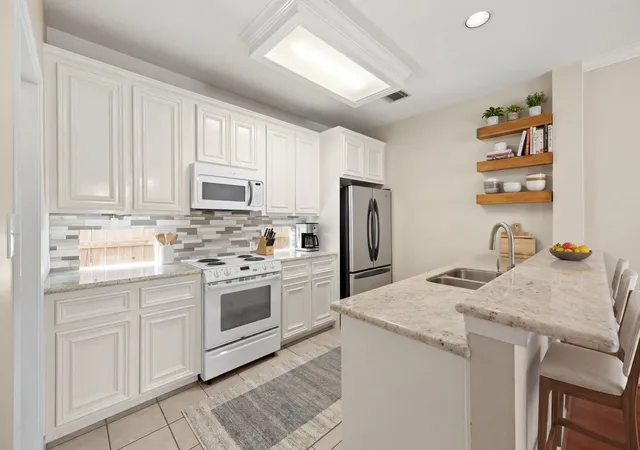 Photo 3 of Townhouse for sale at 1708 Dennis St, Houston, TX 77004 | MLS# 37723703 | Listing updated on 2026-09-11