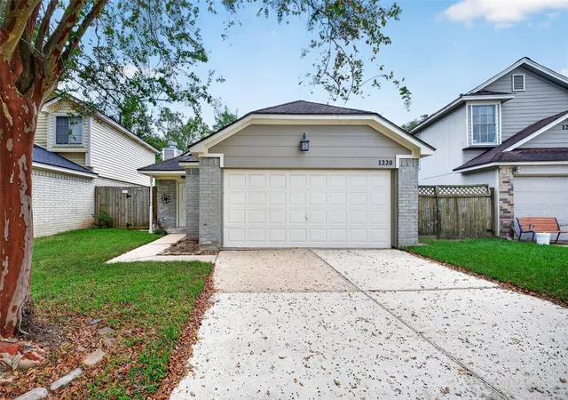 Photo 1 of Sale Pending at 1220 Chelsea Ln, Pearland, TX 77581 | MLS# 60715003 | Listing updated on 2026-09-21